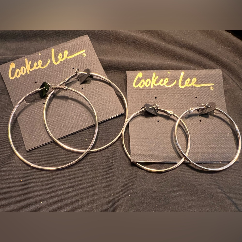 Cookie Lee- 2 hoops